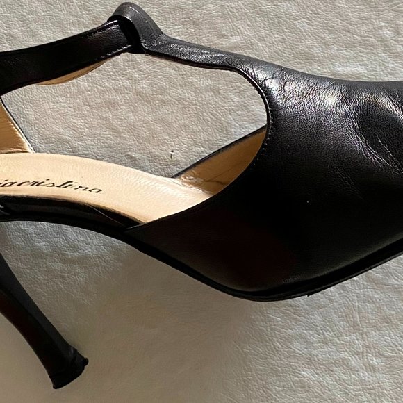 Maria Cristina Woman's Leather Pointy Toe Pumps - Picture 3 of 15